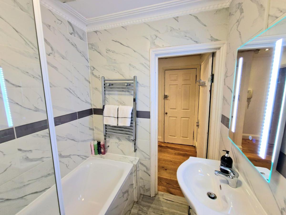 Cosy Home In Kensington - Great Location! 3 Minutes Walk To Earl'S Court Station London Eksteriør billede