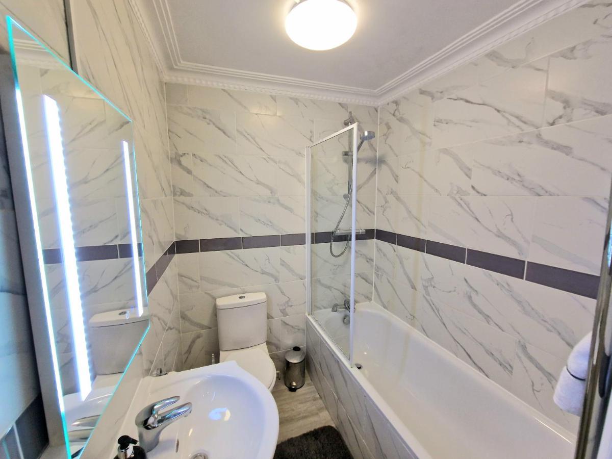 Cosy Home In Kensington - Great Location! 3 Minutes Walk To Earl'S Court Station London Eksteriør billede