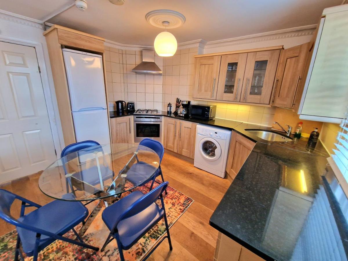 Cosy Home In Kensington - Great Location! 3 Minutes Walk To Earl'S Court Station London Eksteriør billede